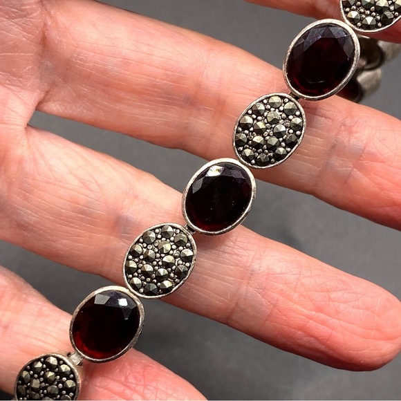 KENNETH COLE New York Toggle Clasp Bracelet - Picture 5 of 5